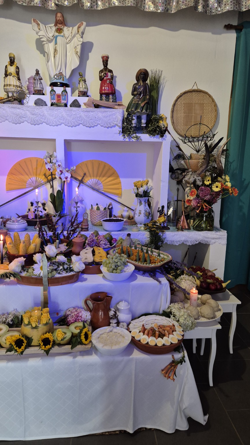 Vue d’ensemble de la table de la Comida de Santo